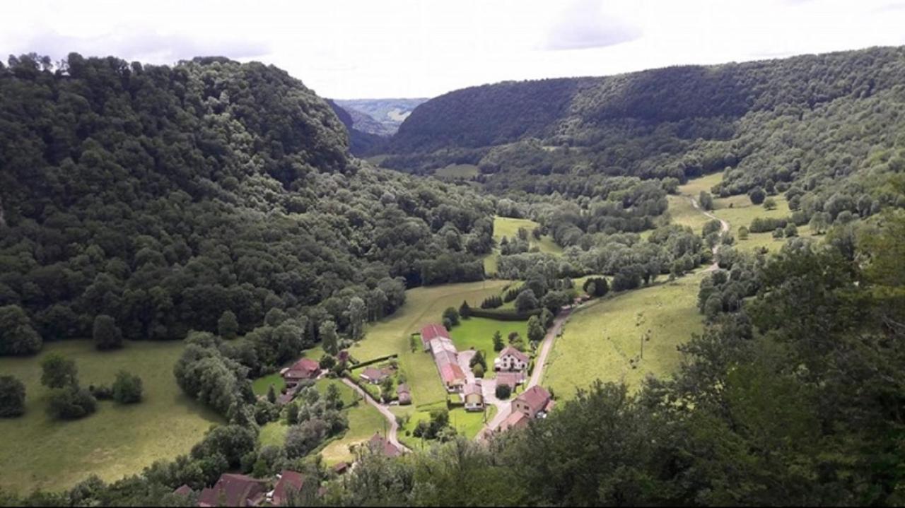 Gite Des Reculees Ladoye-sur-Seille Bagian luar foto