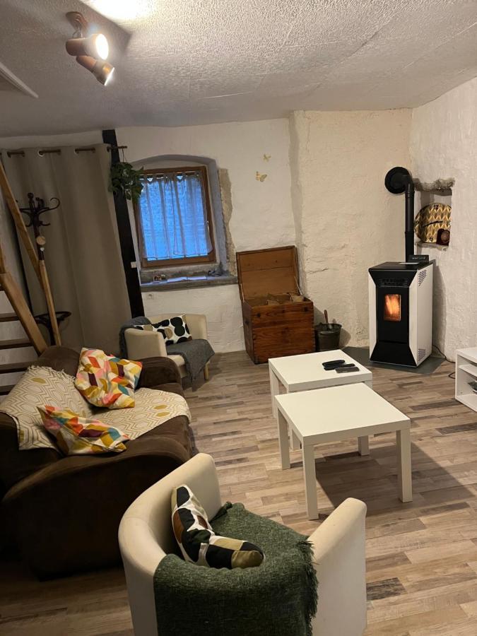 Gite Des Reculees Ladoye-sur-Seille Bagian luar foto